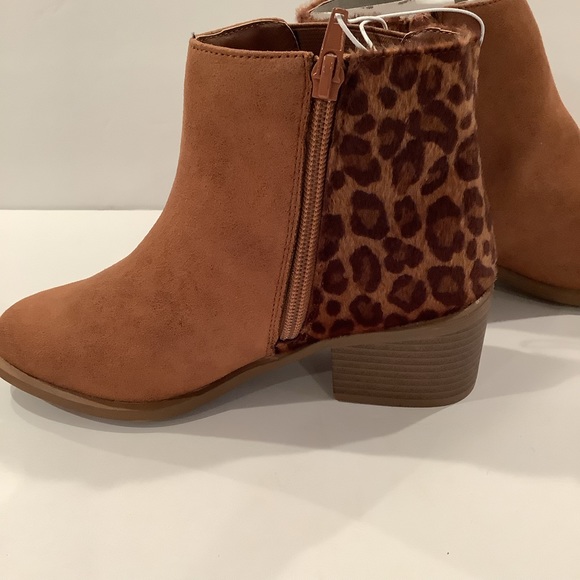 NWT Girl’s Paste Chestnut Color Ankle Boots. Size 3M. - Picture 5 of 13